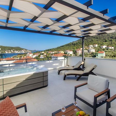 Villa Dalmatian Child With Swimming Pool, Close To The Beach Vinisce Exterior photo