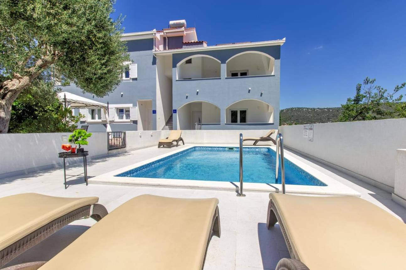 Villa Dalmatian Child With Swimming Pool, Close To The Beach Vinisce Exterior photo